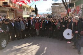 Cemil Tugay, Cumhuriyet ve İnönü mahallelerinde seçim ofisi açtı