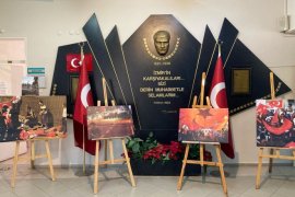 Karşıyaka Halk Eğitim  15 Temmuz anısına sergi açtı
