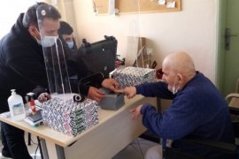 Karşıyaka Nüfus Müdürlüğü hizmeti ayağa götürüyor