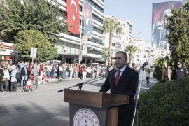 Cumhuriyet Bayramı kutlamaları Karşıyaka’da coşku ile devam ediyor