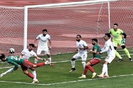 Karşıyaka 5 bin taraftarına rağmen...