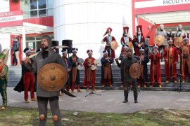 Karşıyaka Halk Eğitim Merkezi 2071 Mehteran Bölüğü'nden harika kutlama