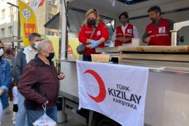 Karşıyaka Kızılay'dan İzmir depreminde yaşamını yitirenleri anma