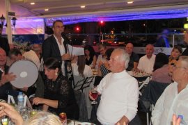 Karşıyaka Sanat Derneği TSM Korosuna Çiğ Köfteli moral gecesi…