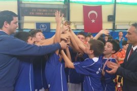 Karşıyaka Bilnet Ortaokulu şampiyon