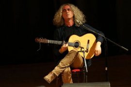 Bostanlı Suat Taşer Tiyatrosu’nda yıldızlar geçidi