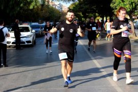 Karşıyaka, Büyük Önder Atatürk'ü Ata’dan Ana’ya Saygı Koşusu ile andı