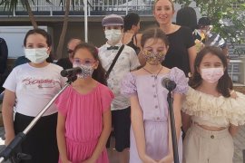 Karşıyaka Çocuk Korosu ilk konserini verdi