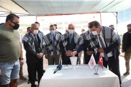 İzmir Valisi Karşıyaka Belediyesi'ni ziyaret etti