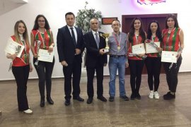 Kaymakam Çalışır, Evinin Sultanlarının şampiyonunu kutladı