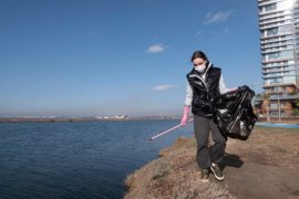 Gönüllüler Mavişehir'de plastik topladı...