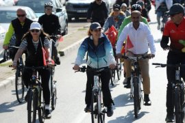 İşçimenler bisikletçilerle pedal çevirdi...