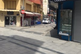 Karşıyaka Çarşı esnafı, çarşının açılmasını istiyor...
