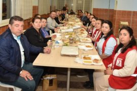 Bin kişi merhamet çınarının altında iftar açtı