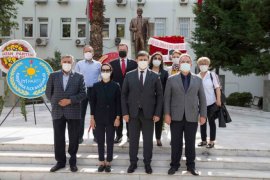 Başkan Tugay'ın iki çocuk misafiri vardı...