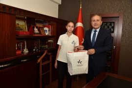 Karşıyaka şampiyonuna kaymakamdan ödül