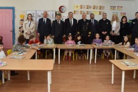 Karşıyaka’da öğrencilere karnelerini Karşıyaka protokolü verdi