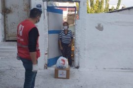 Kızılay Karşıyaka Şubesi gün boyu hizmet dağıttı