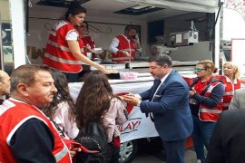 Türk Kızılayı Karşıyaka Şubesi'nden berat kandili için lokma...