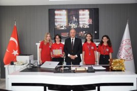 Türkiye Şampiyonları Müdür Kadıoğlu'nu ziyaret etti