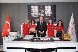 Türkiye Şampiyonları Müdür Kadıoğlu'nu ziyaret etti