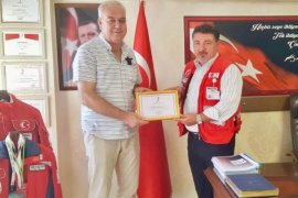 Karşıyakalı amatörlerden Karadeniz'e teşekkür plaketi
