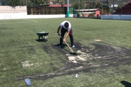 Karşıyaka’nın sahaları elden geçiriliyor