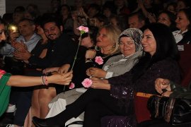 Hayat bir Roman... Hem oynadılar, hem oynattılar...