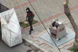 Çöpten adam çıktı…