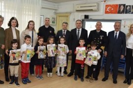 Karşıyaka’da öğrencilere karnelerini Karşıyaka protokolü verdi