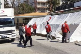 Kızılay Karşıyaka, İnsanı Yardım Çadırı kurdu