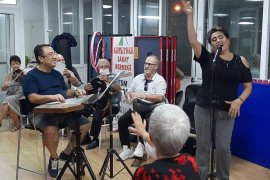 Azerbaycan’a destek şarkılarla geldi…