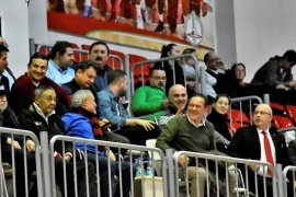 Karşıyaka Belediyespor potada lidere fark yaptı...