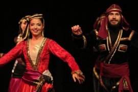 Karşıyaka Halk Eğitim Merkezi Kafkas Dans Ekibi iddialı