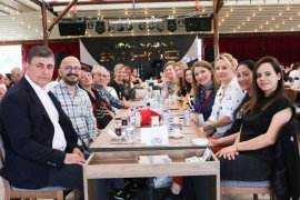 Başkan Tugay koruyucu ailelerle buluştu