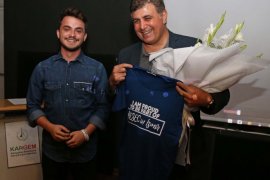 Başkan Tugay dünya gençleriyle buluştu