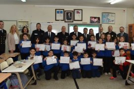 Karşıyaka’da öğrencilere karnelerini Karşıyaka protokolü verdi