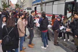 Karşıyakalı gençlerden örnek davranış