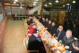 İftar sofrasında Karşıyaka’daki yönetici ve esnaf dayanışması