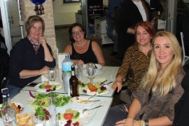 Karşıyaka Sanat Derneği TSM Korosuna Çiğ Köfteli moral gecesi…