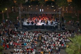 Karşıyaka'da 30 Ağustos Zafer Bayramı coşkuyla kutlandı