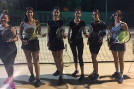 Karşıyaka’da gece tenis okulu açıldı