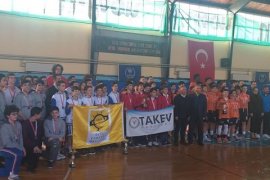 Erkekler Basketbolda Karşıyaka Bilnet Koleji şampiyon