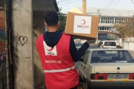 Kızılay Karşıyaka Şubesi gün boyu hizmet dağıttı