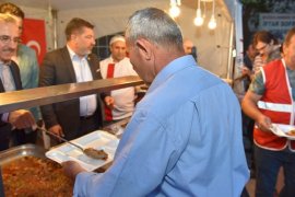 Başkan Sürekli Kızılay’ın iftar bağışcısı oldu