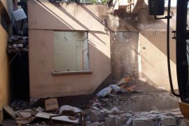 Karşıyaka’da metruk bina mücadelesi