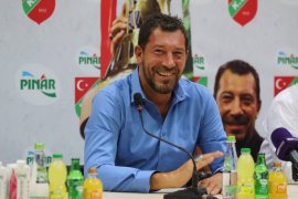 Ufuk Sarıca Pınar Karşıyaka ile imzaladı