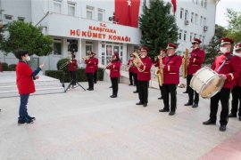 Başkan Tugay'ın iki çocuk misafiri vardı...