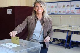 Karşıyaka adayları oylarını kullandı
