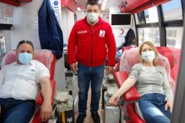 Ak Parti Karşıyaka İlçe Başkanlığı kan bağışında bulundu